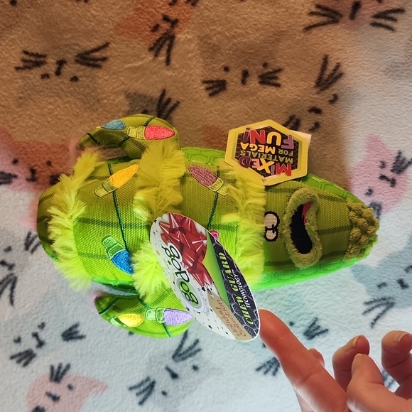 goDog® Chew Guard Technology™ Holiday Cactus Dog Toy - Plush, Squeaker Brand New - Picture 7 of 12